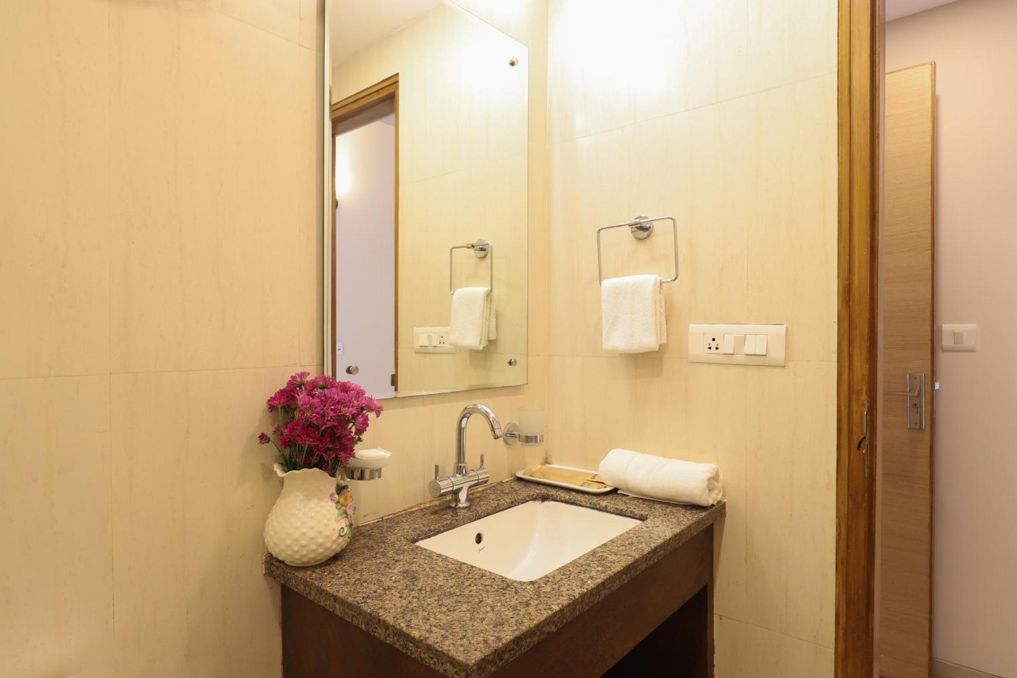 Veera Strand Park Serviced Apartments Near Калангут Екстер'єр фото