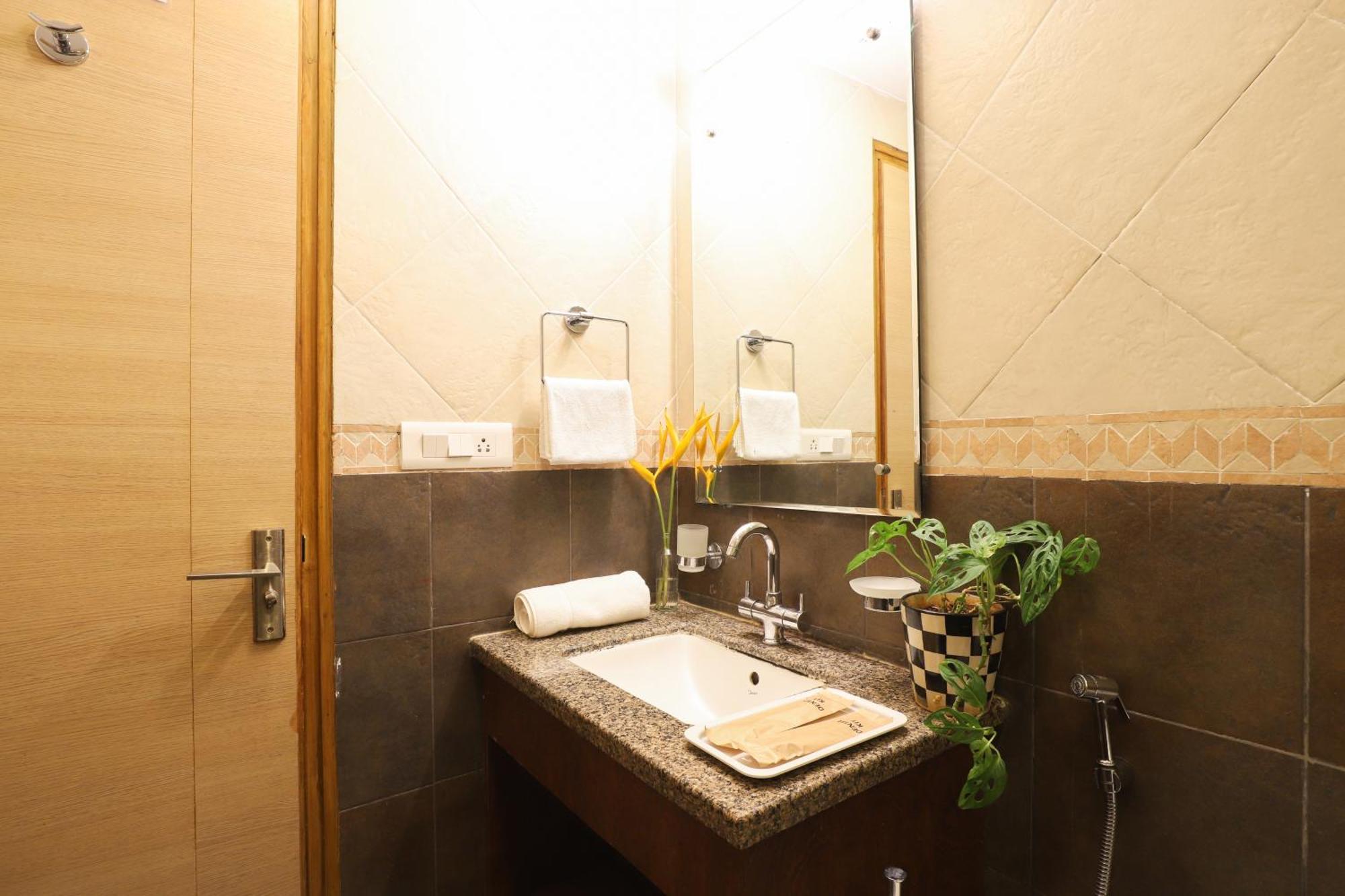 Veera Strand Park Serviced Apartments Near Калангут Екстер'єр фото